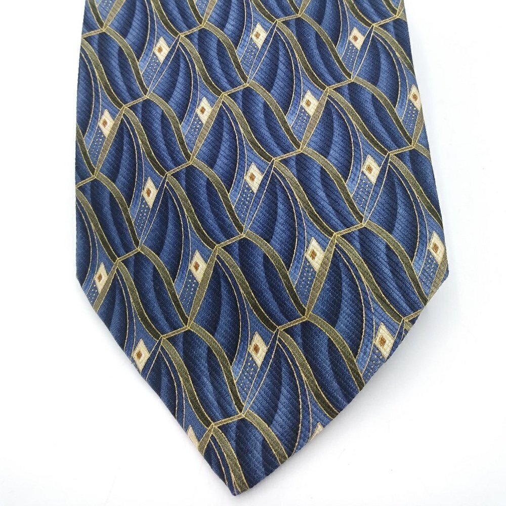 Roundtree & Yorke Tie